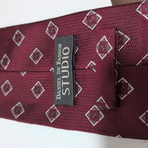 Daniel De Fasson Studio Men's 100% Silk Handmade Tie - Maroon - Picture 3 of 4